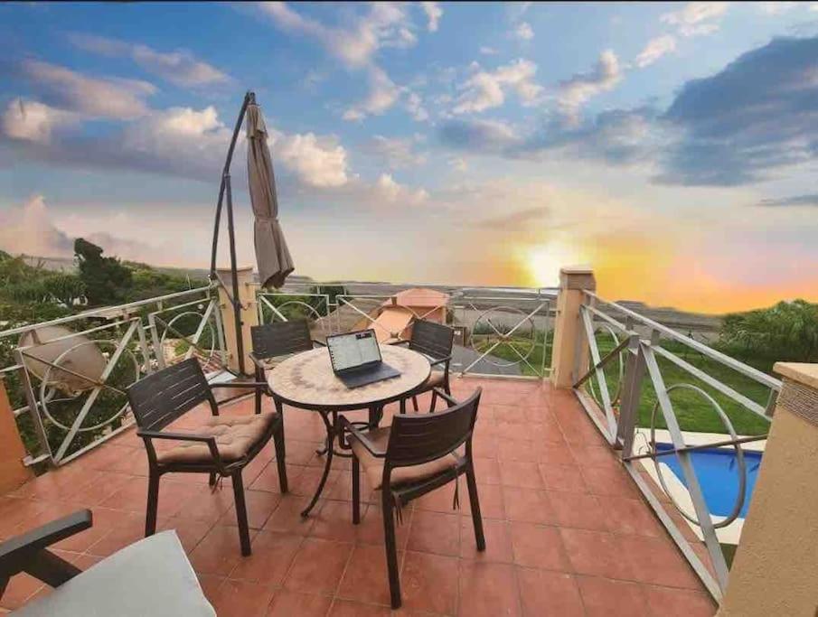 Exclusive Beachfront Penthouse Almayate Alto Kültér fotó